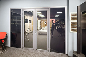 Зеркальная алюминиевая перегородка