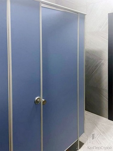 Туалетная перегородка Алютех из лдсп голубого цвета
