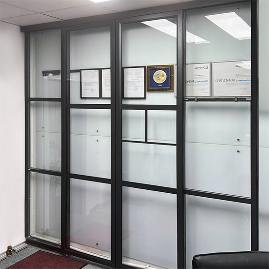 Алюминиевая дверь с раздвижной системой Alutech ALT-111 и боковыми панелями