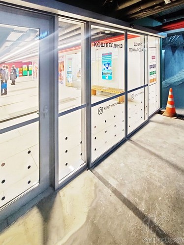 Автоматические двери в торговом центре Спутник