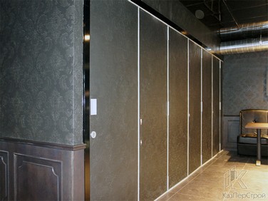Трансформируемая перегородка с отделкой из обоев
